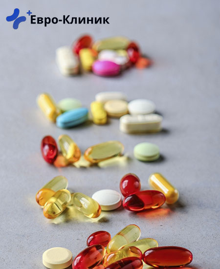 витамины на столе